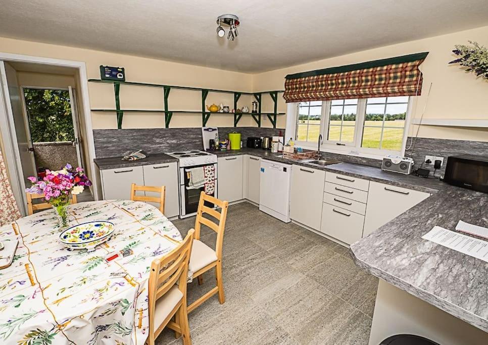 West Lodge 3 Bedrooms, Near Golf Course And River Turriff Exterior photo