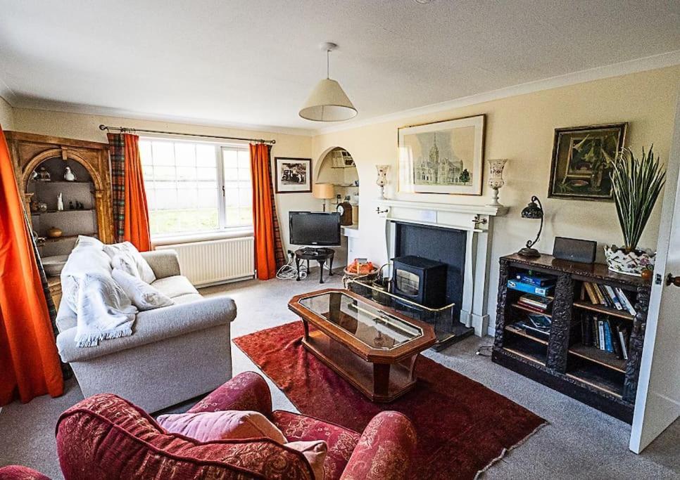 West Lodge 3 Bedrooms, Near Golf Course And River Turriff Exterior photo